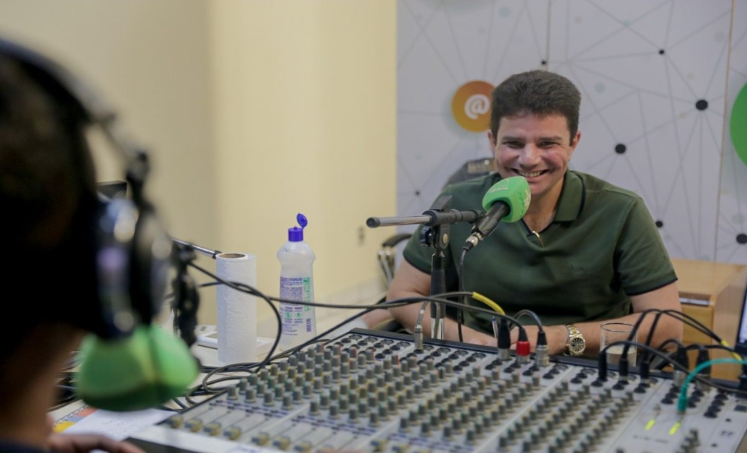 Gladson calou aqueles que diziam que ele atrasaria salários e quebraria o Estado 